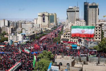 تشییع رهبر شهید در مشهد؛ روزی که میلیون‌ها دل در حریم رضوی به هم رسیدند