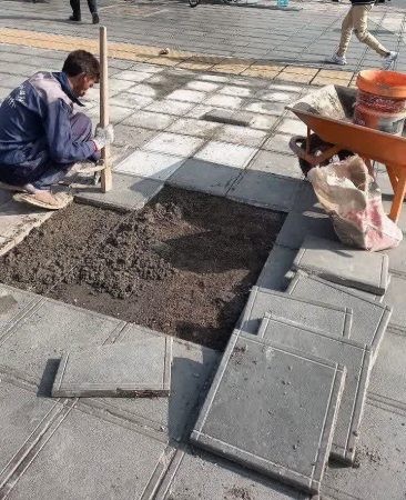مرمت و لکه‌گیری گسترده پیاده‌روهای منتهی به حرم مطهر رضوی در آستانه دهه پایانی صفر