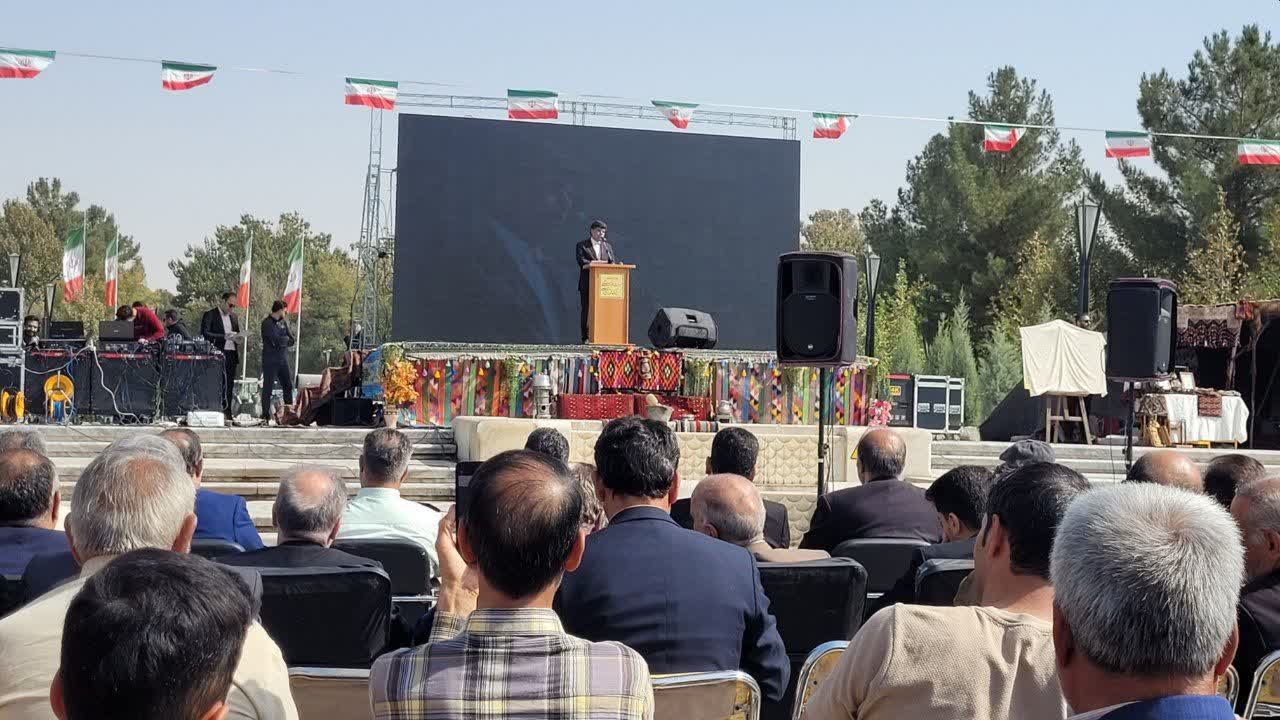 برپایی مراسم گرامیداشت روز ملی روستا و عشایر در جوار آرامگاه حکیم ابوالقاسم فردوسی