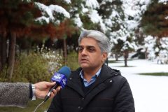 برف‌ روبی معابر فرعی در حال انجام است